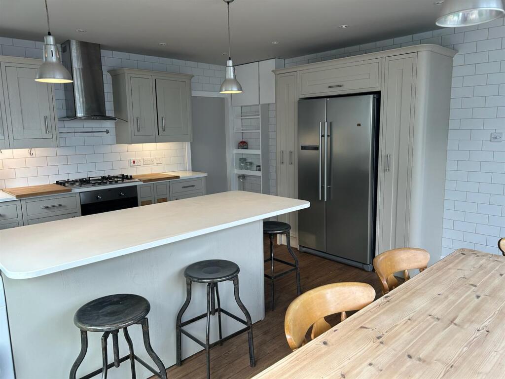 Dining kitchen