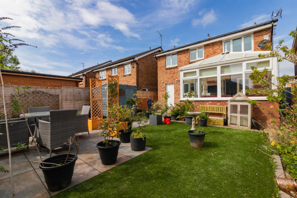 39 fischer gardens  Paisley  Pa1 2st L-19