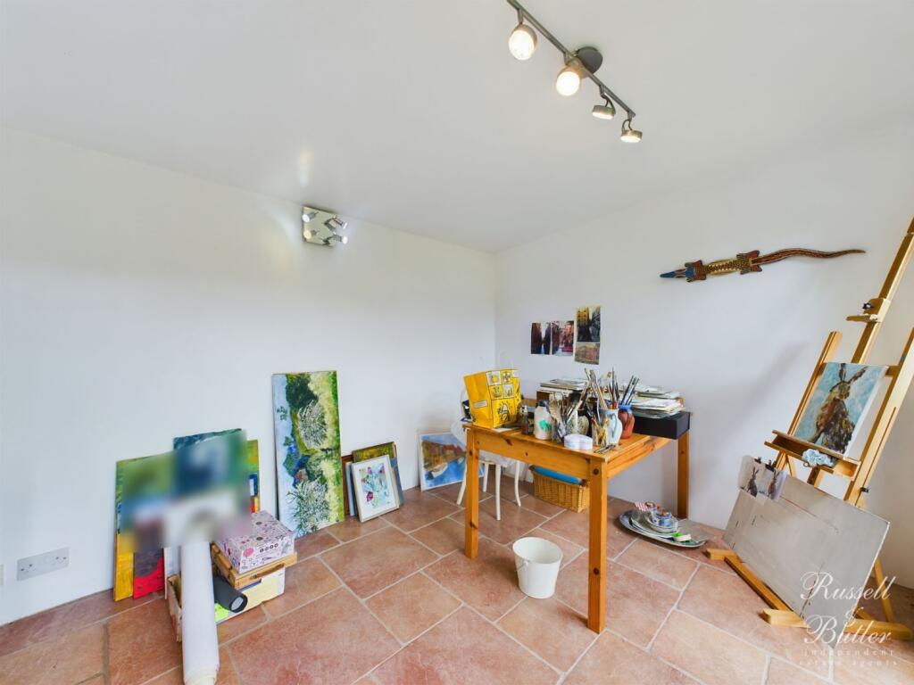 CAM02127G0-PR0008-STILL009