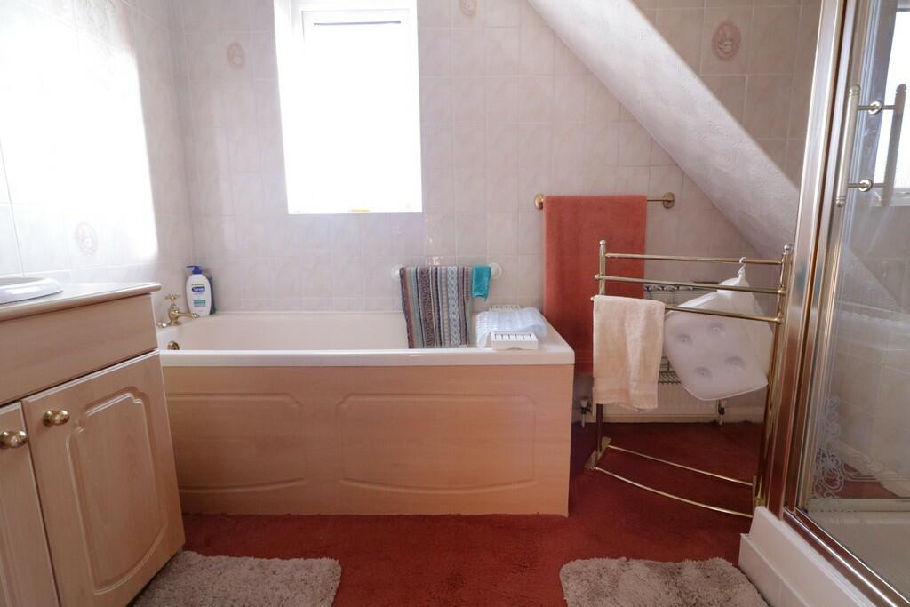 Hillway bed 1 ens...