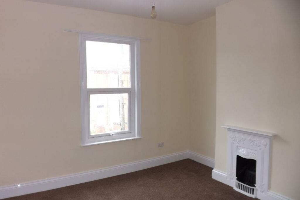 FRONT BEDROOM