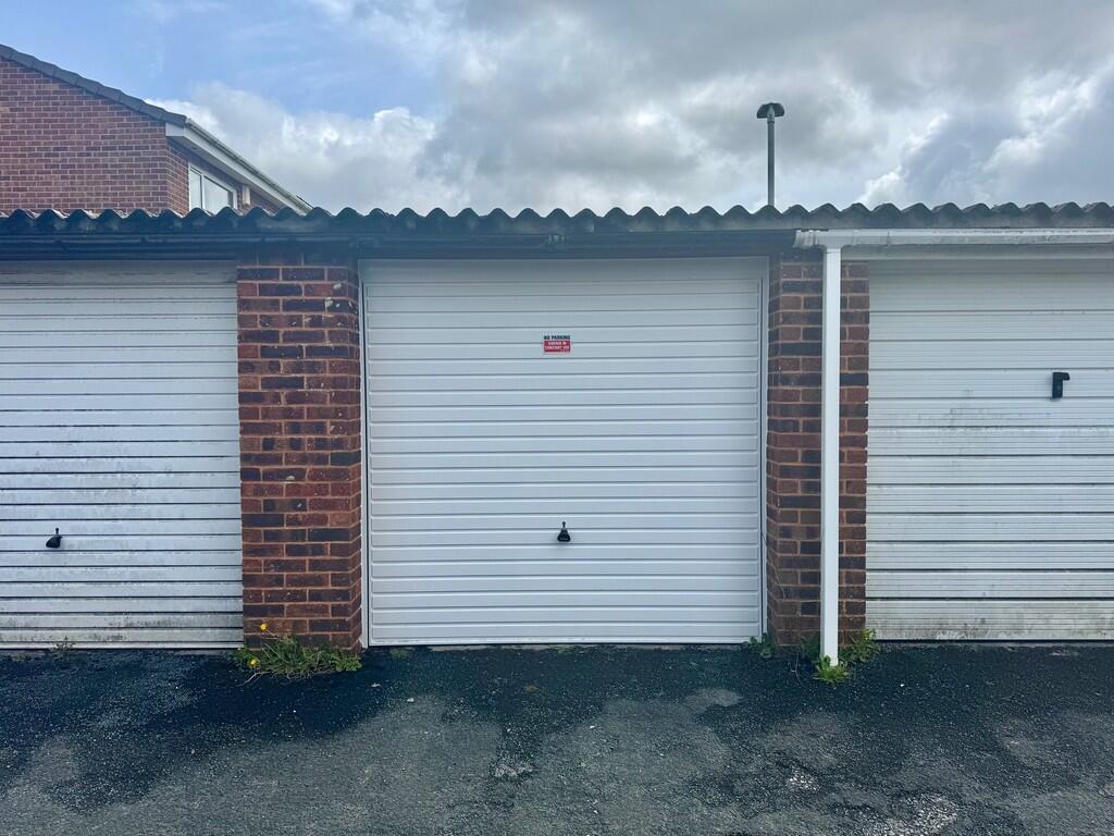 garage in block