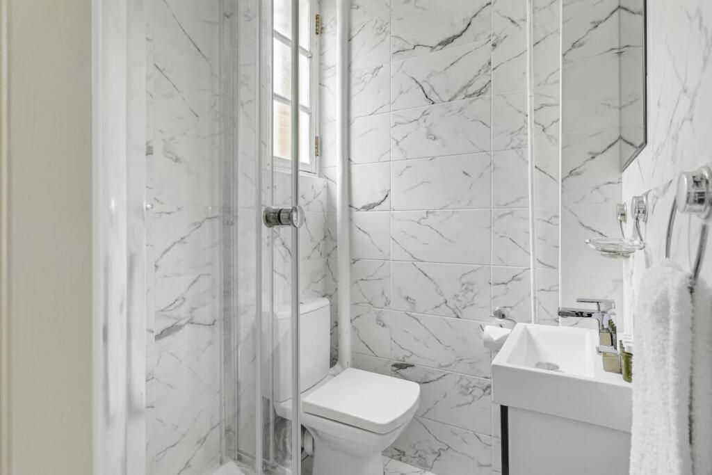 Ensuite.jpeg