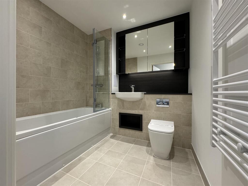 Hayes Village, Hayes