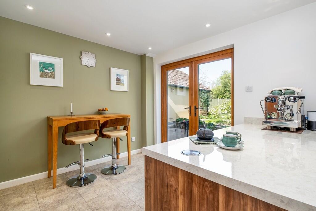 1440px1 Oaklands-...