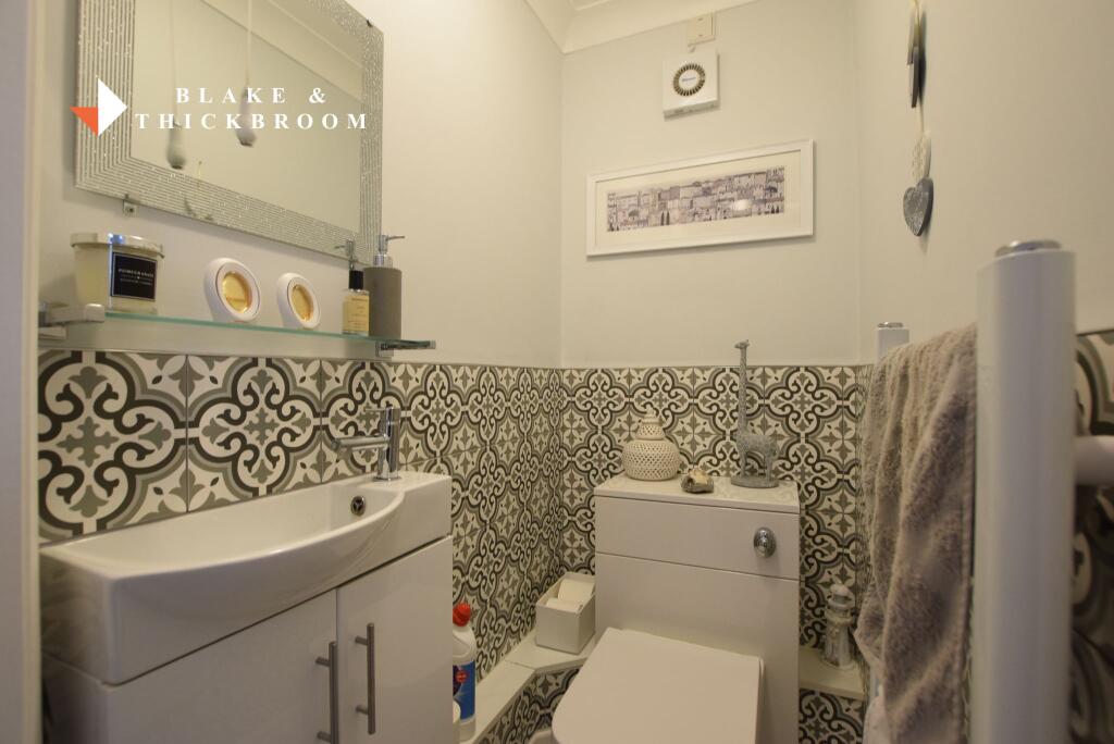 GROUND FLOOR CLOAKROOM