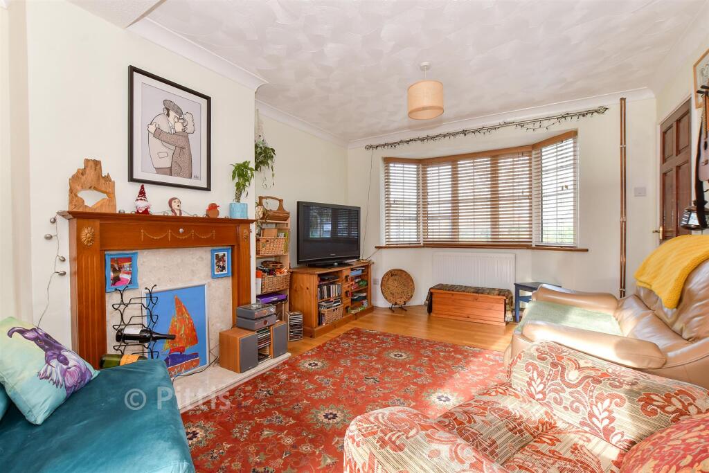 Lounge/ Dining Room