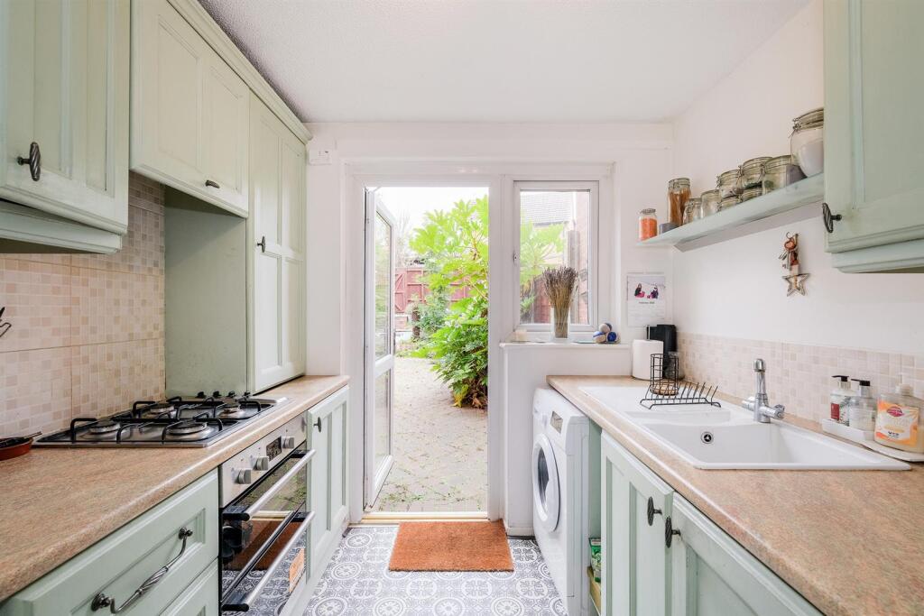 Mapleton Road E4