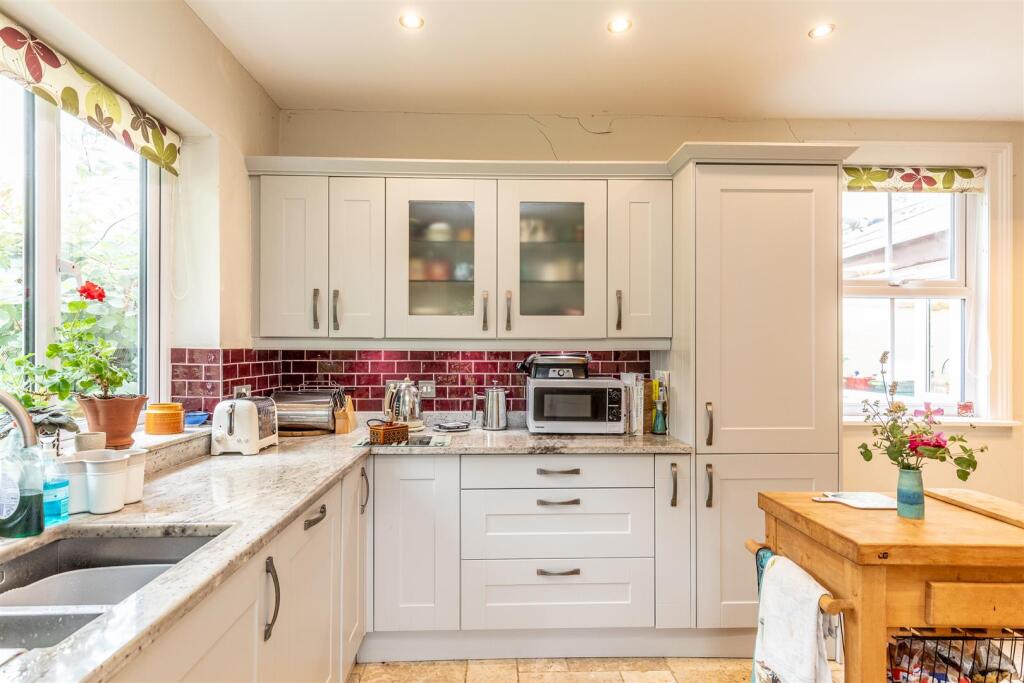 Kitchen 3.jpg