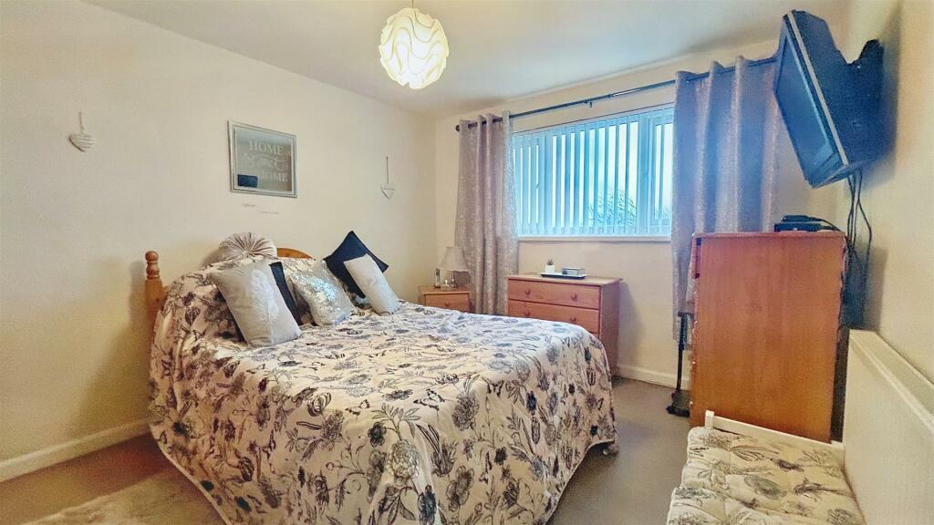 Bedroom 11.jpg