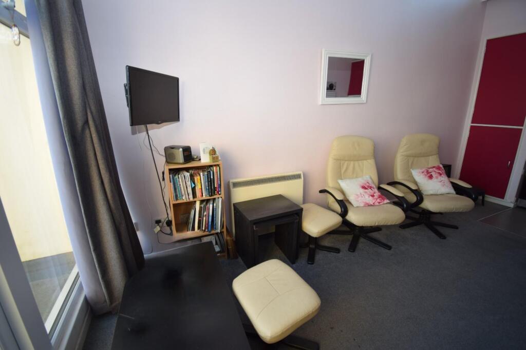 Lounge.JPG