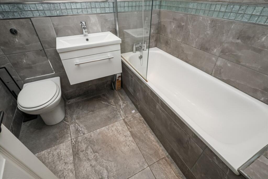 Flat 6, 68 Boston Road, Hanwell, London, W7 2ET
