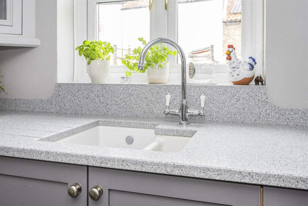 LIVING KITCHEN