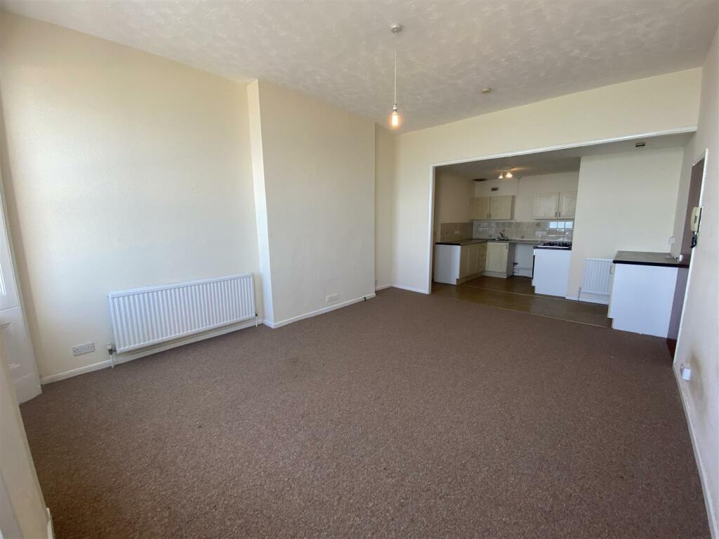 Kitchen/ Living Room