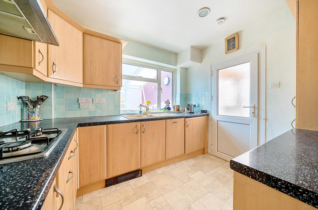 1296612-28-682b53...