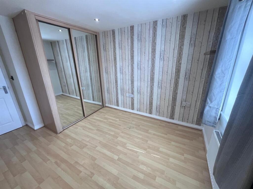 MAin bed 2.jpg