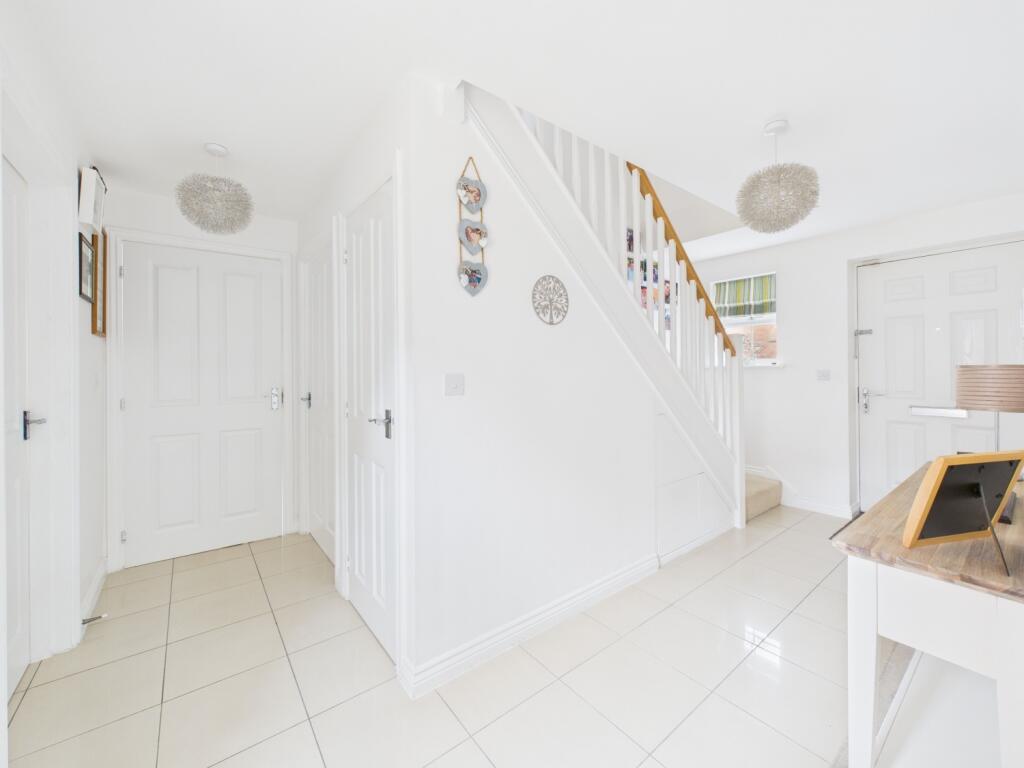 11. CAM04922G0-PR0070-STILL004