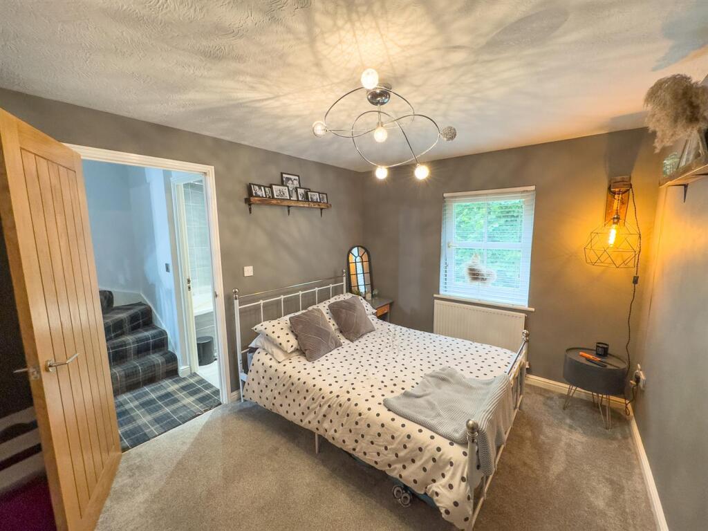 Double Bedroom With En Suite (2).jpg