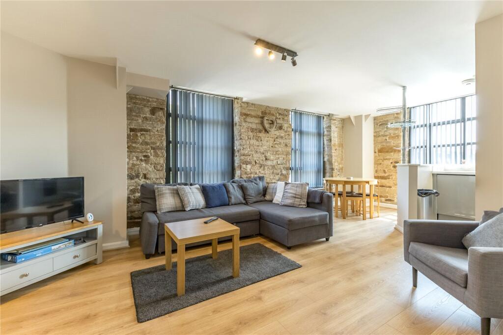 Lounge &amp; Kitchen