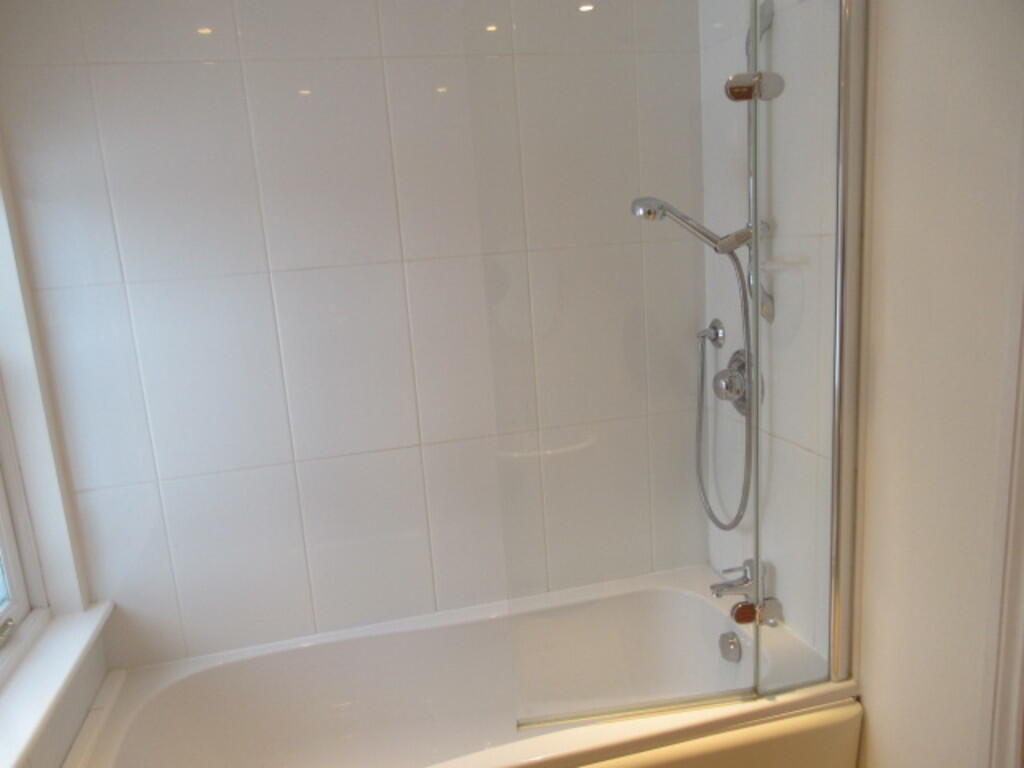 Family Bathroom 2