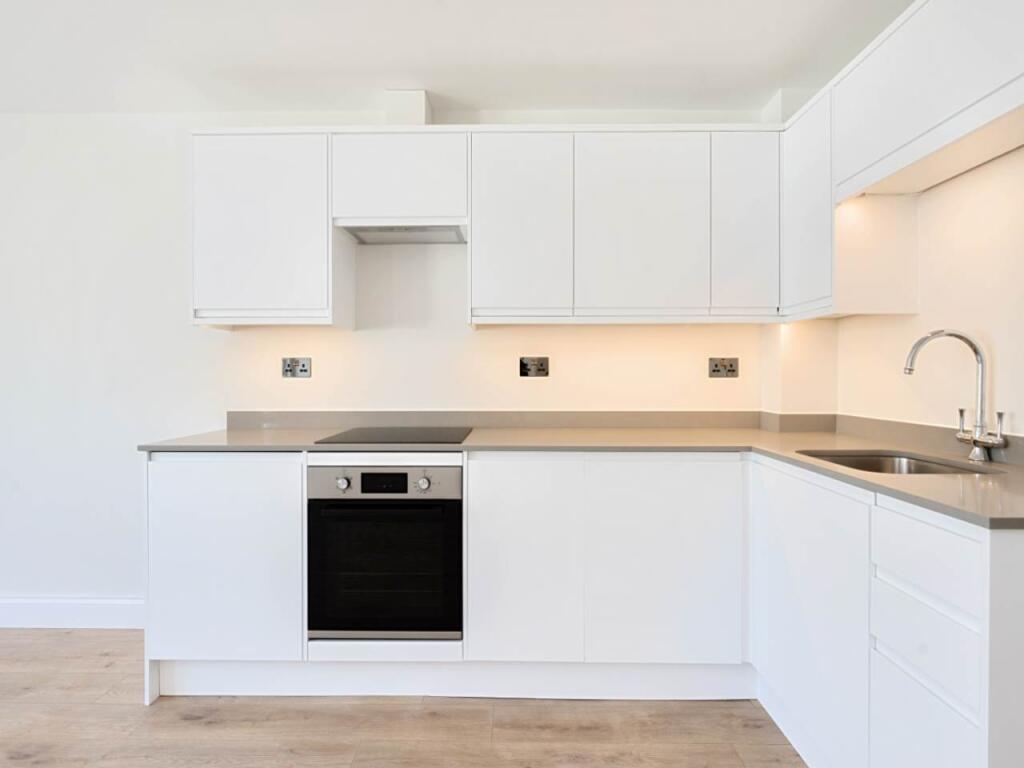 white kitchen 4 - fl