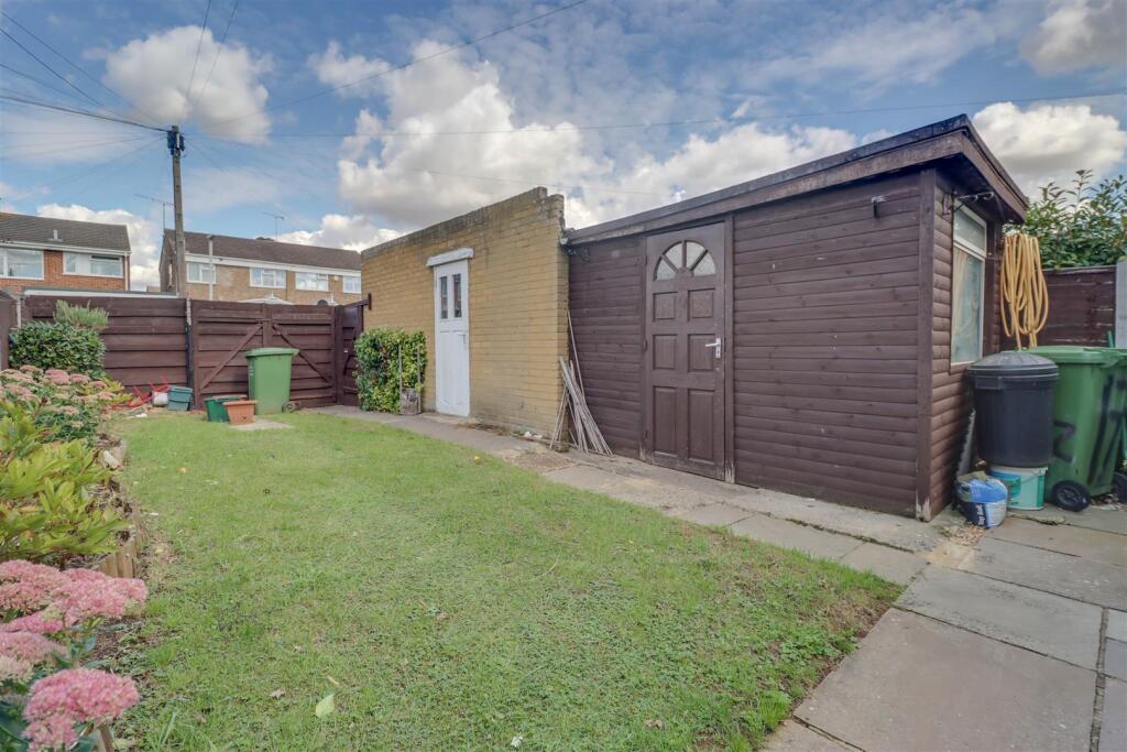 17 LARKSWOOD WALK-12.jpg