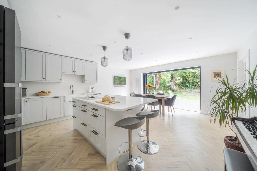 1312294-11-685bfe...