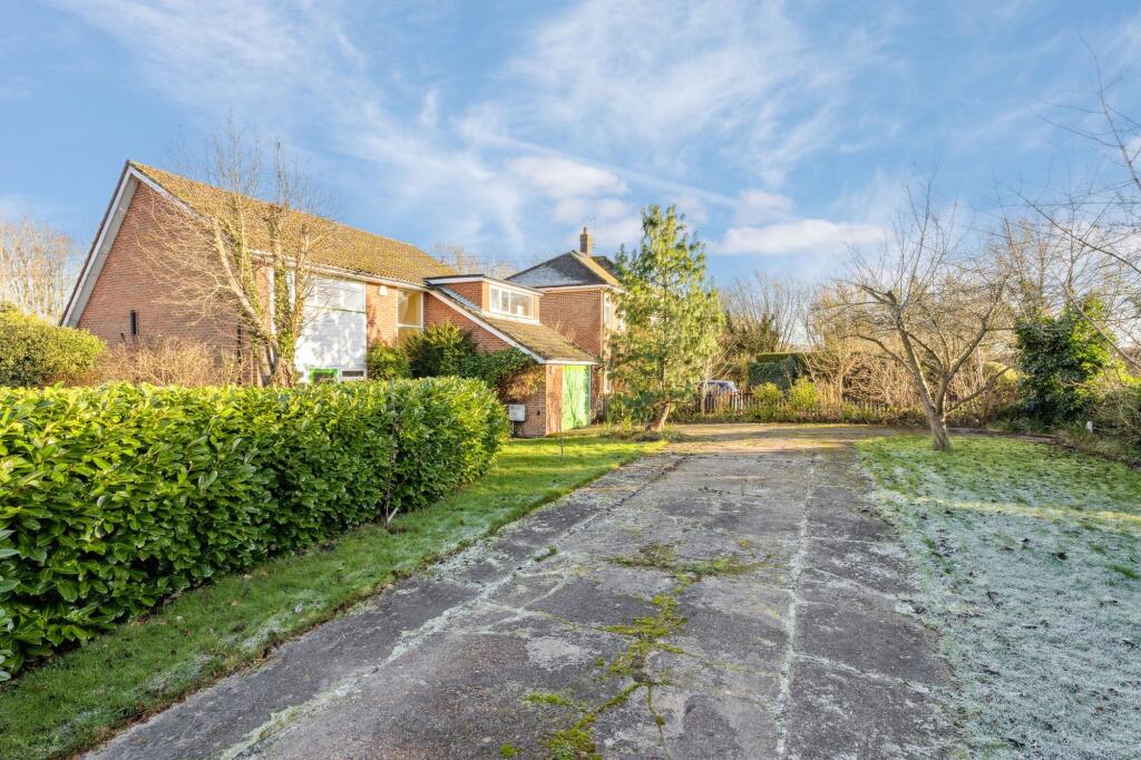 Front &amp; Large driveway