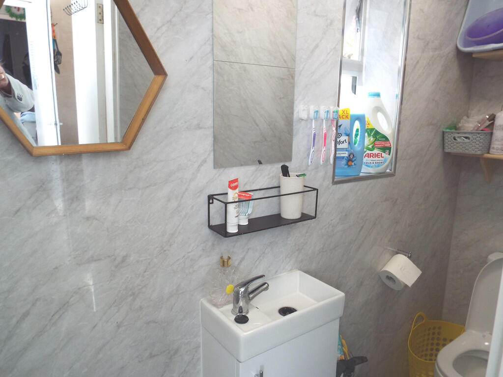 215a WC