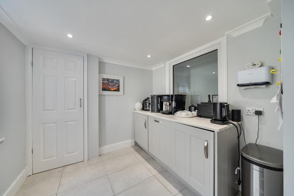 1383242-19-692072...