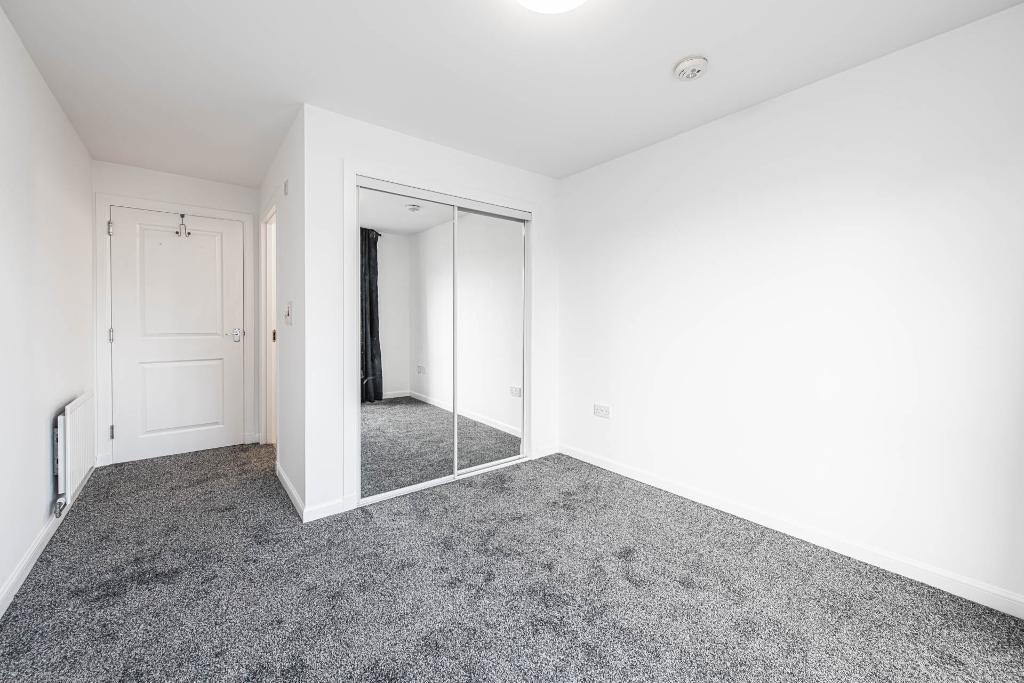 LARGE MASTER BEDROOM WITH ENSUITE