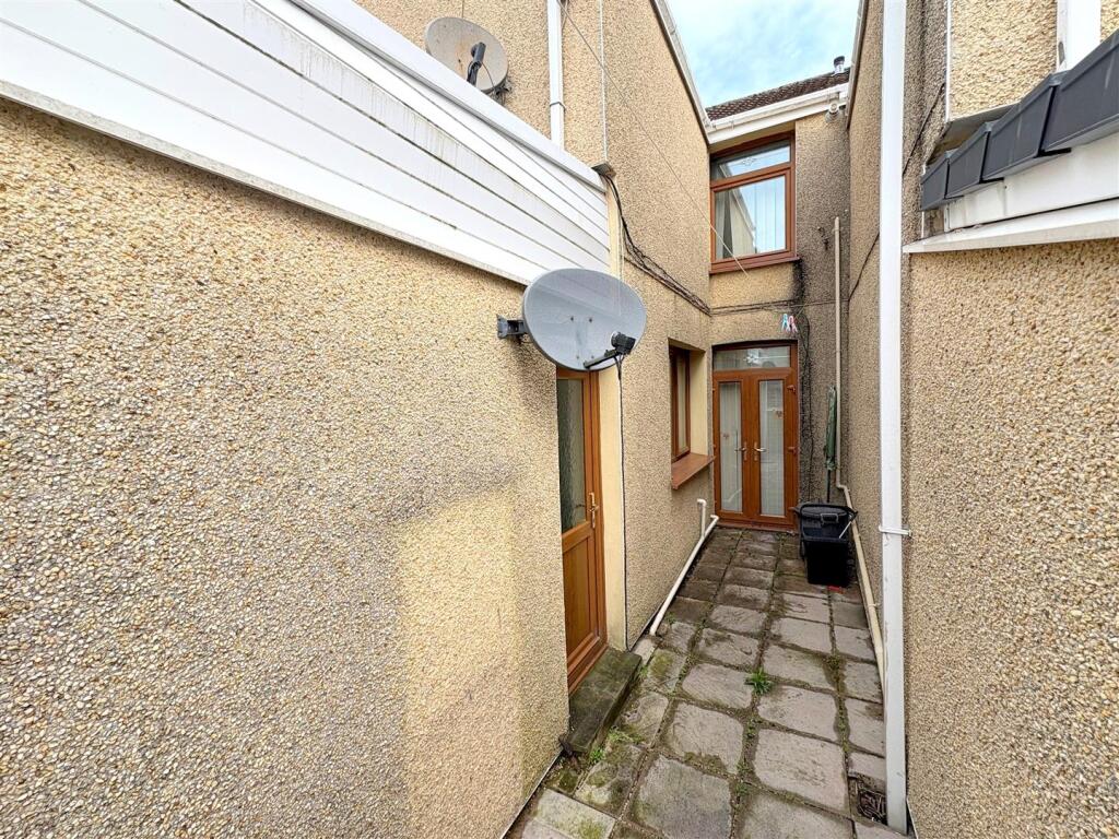 Rear Garden a.jpg