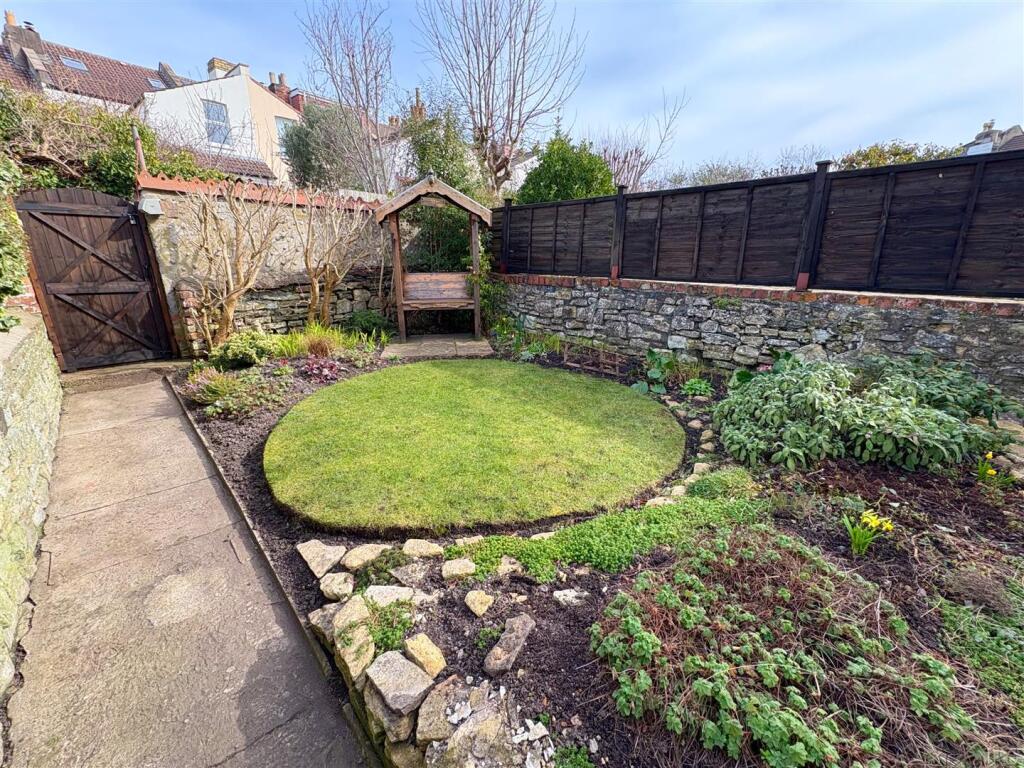 Garden with rear access.jpg