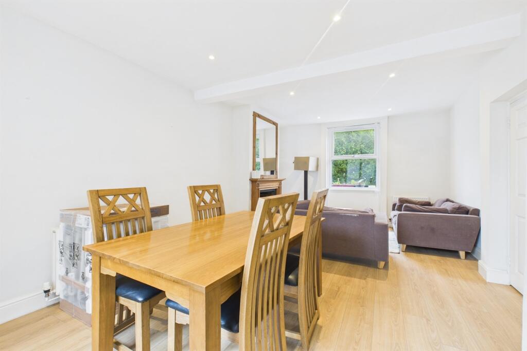 Living Room / Dining