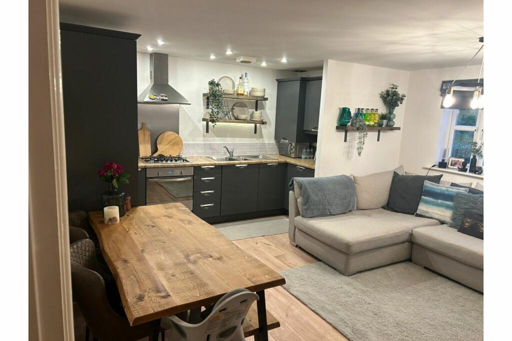 Lounge / Kitchen