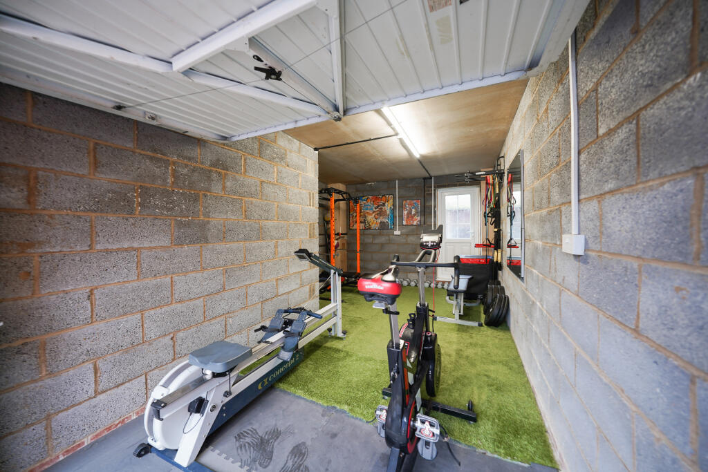 Garage/Gym