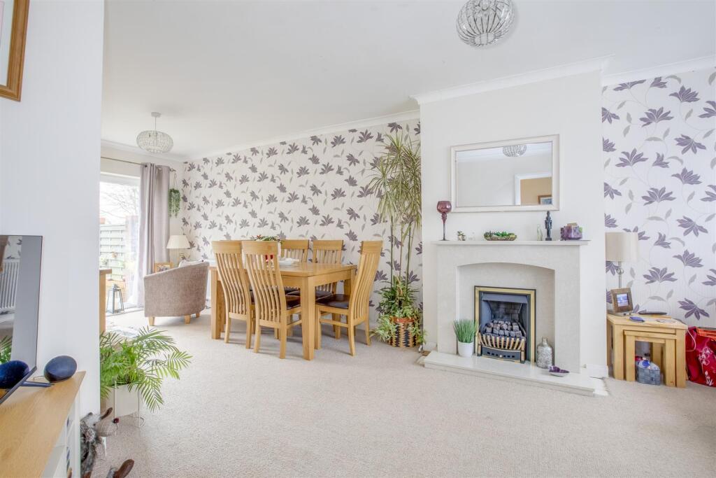 35 Mount Close, HP12 3PE-11.jpg