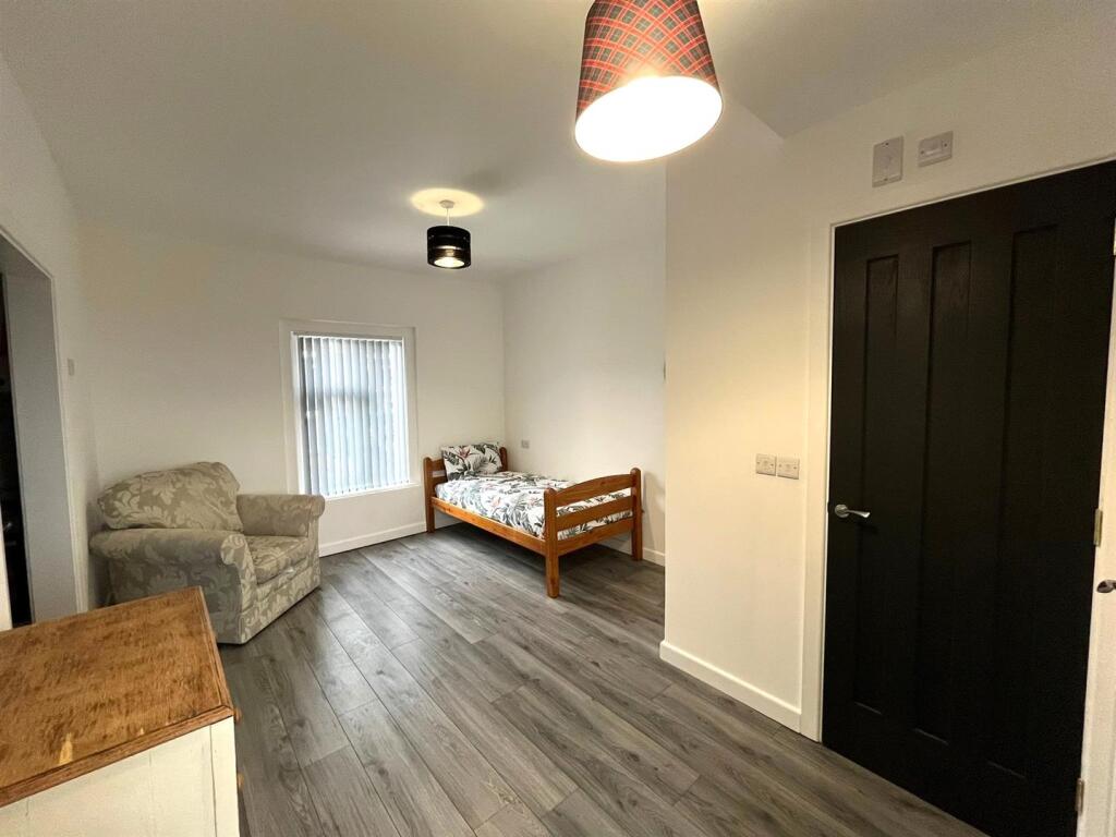Foleshill Road, Foleshill - Bedroom-Living Space