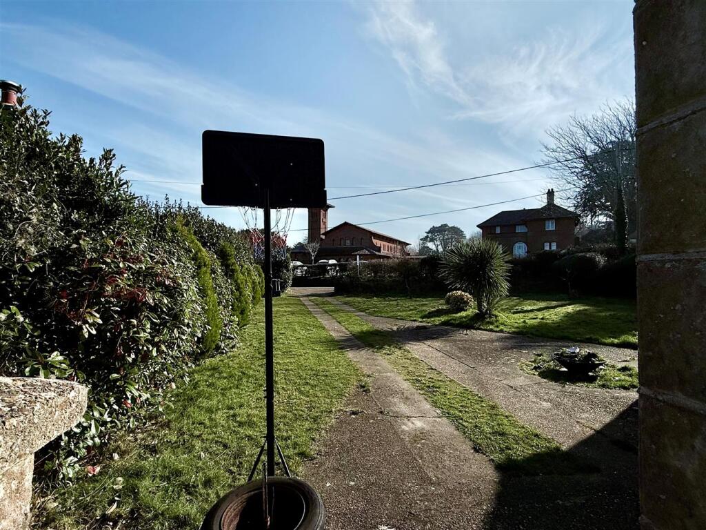 Front Garden.jpg
