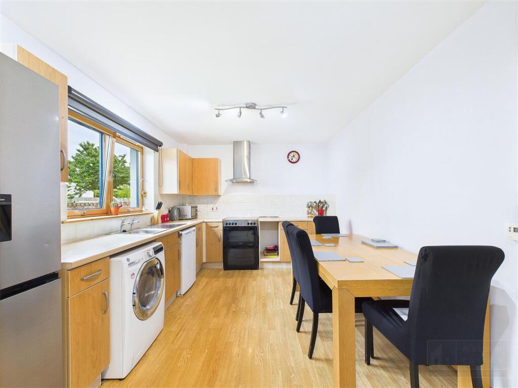 Kitchen / Dining