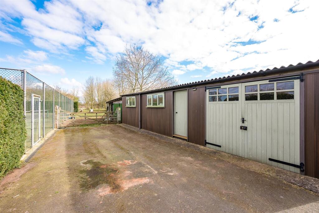 Office/Storage/Single Garage