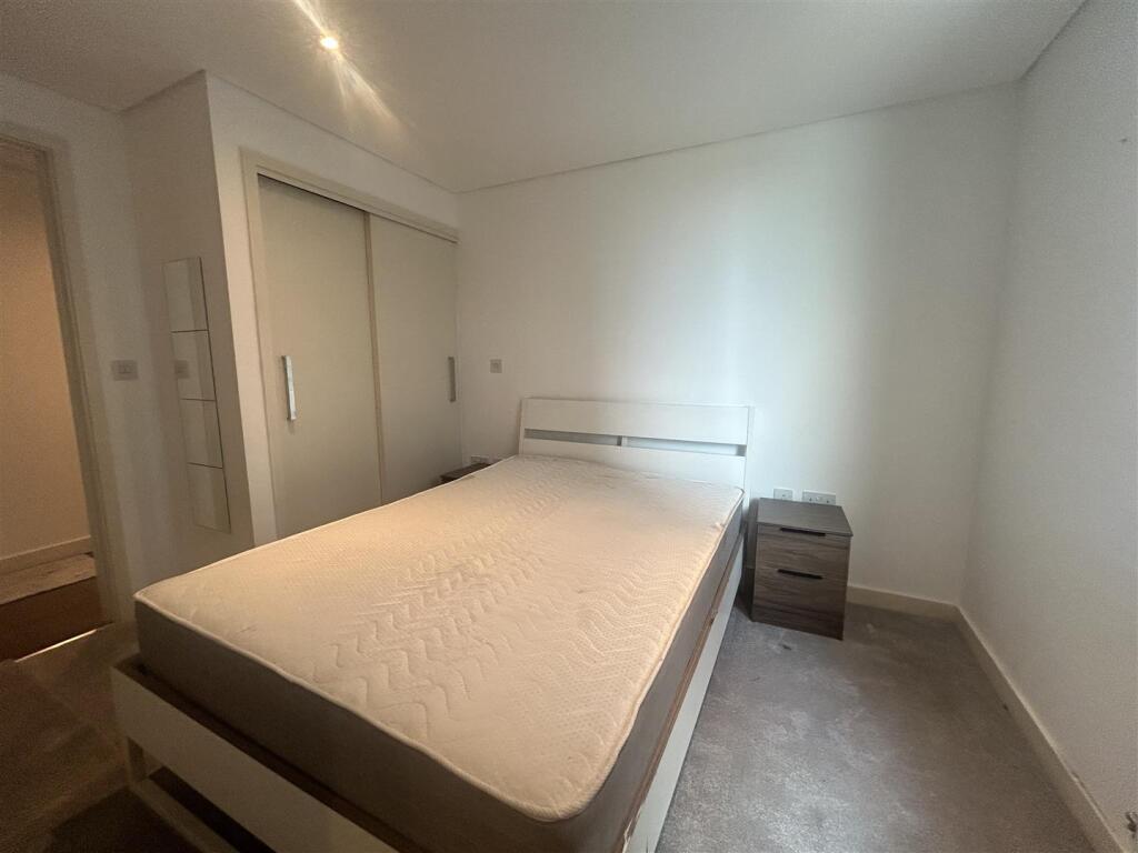 Master Bedroom2.jpg