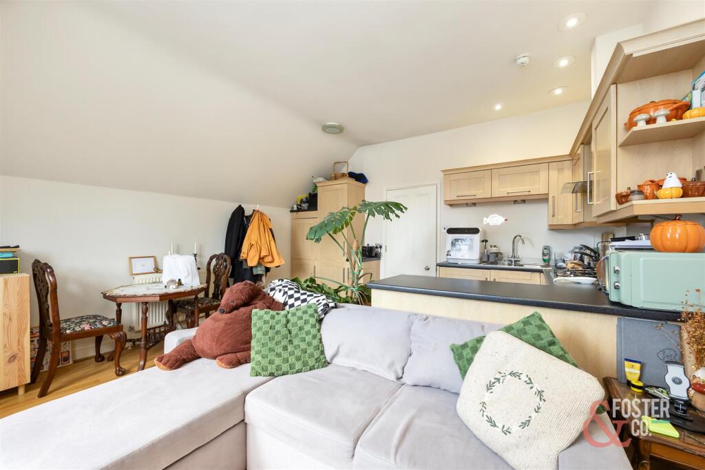 Third Avenue, 6, Flat 8-006.JPG