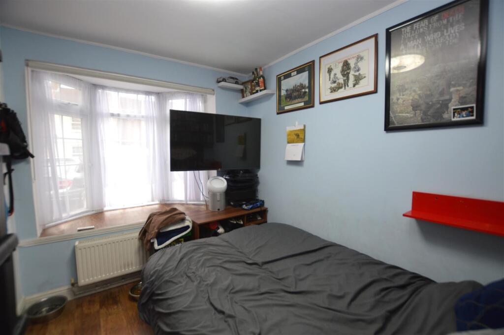 43 Station Road bed 4.JPG