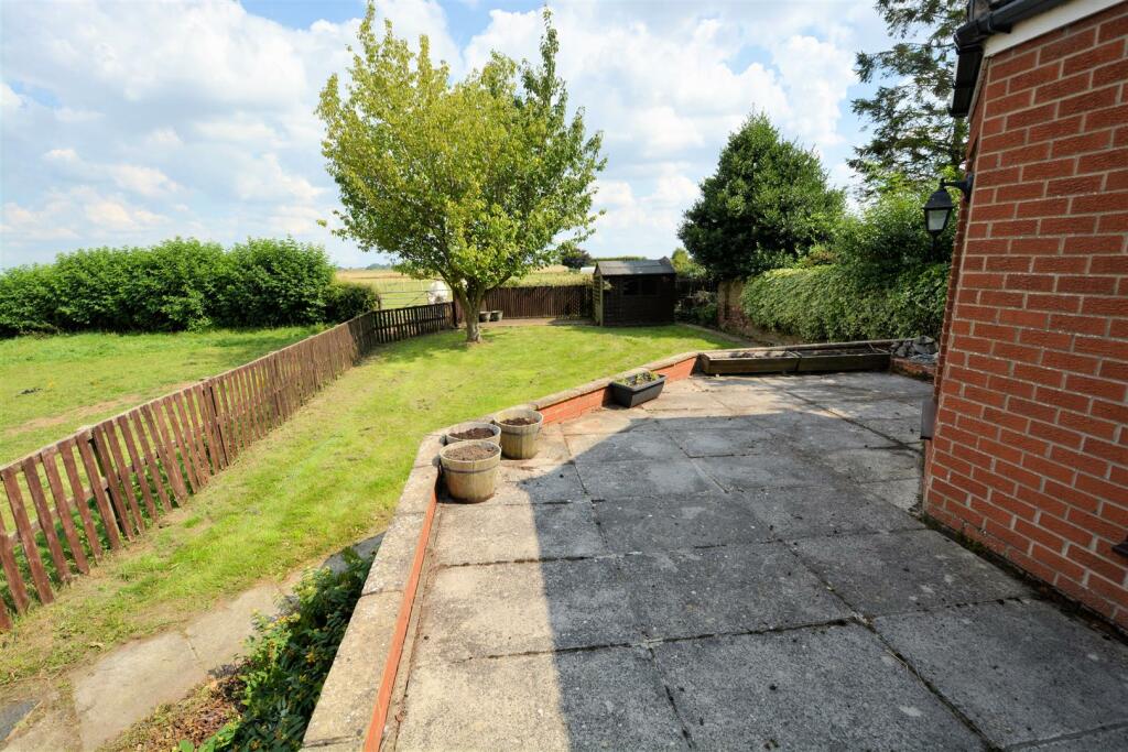 Paddock outside - rear