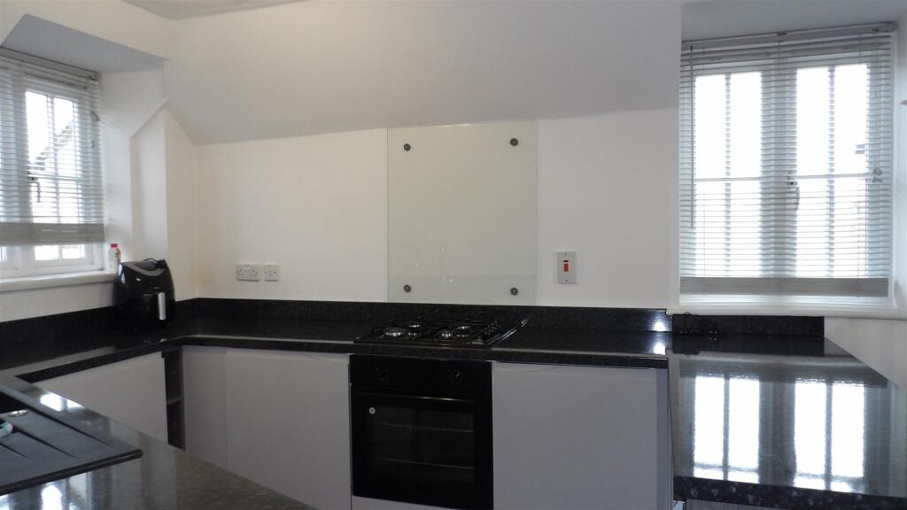 6 Wimpole House - Kitchen 1.JPG