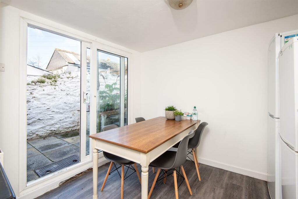 Dining Area.jpg