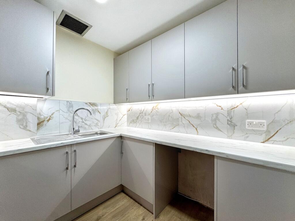 Edgware Way, Eaton Court, HA8