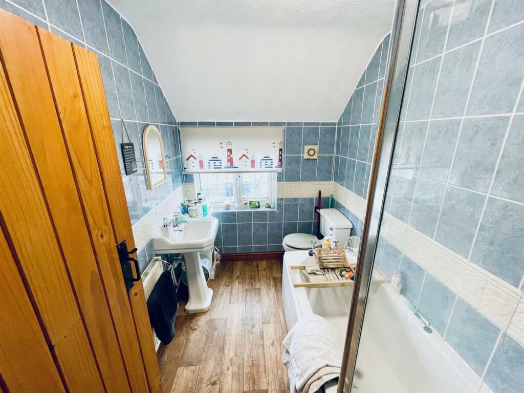 Annex - bathroom.jpg