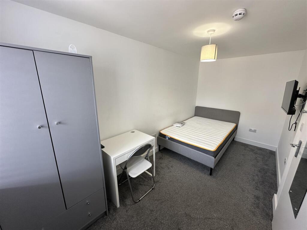 26 Bridgman Grove_Room2.jpeg
